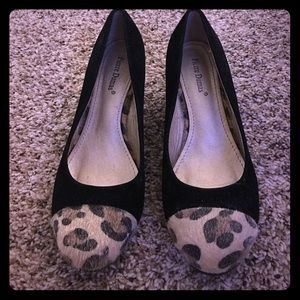 Pierre Dumas Black and Cheetah Print Wedge