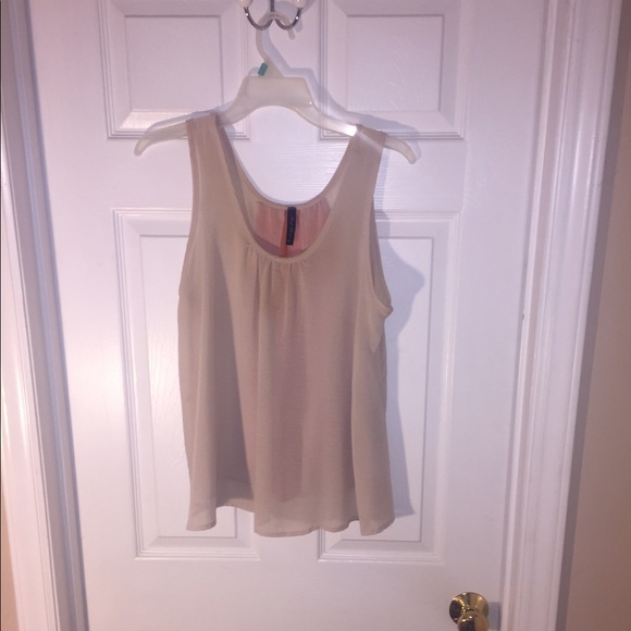 Cream Top with Coral Panels on back - Picture 2 of 2