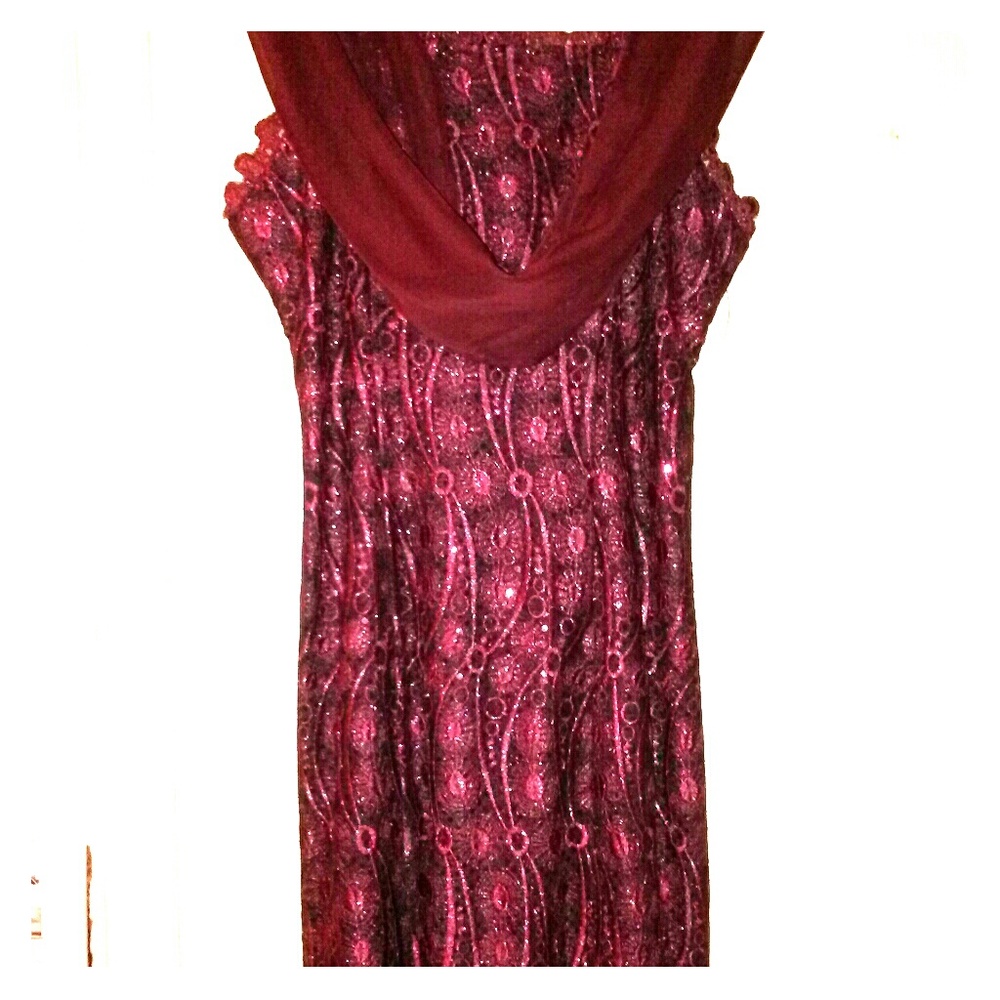 **DONATED**🎆SALE🎆Beautiful burgundy/maroon Cocktail Gown