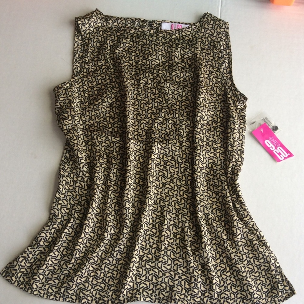 Top Size M NWT dress up top