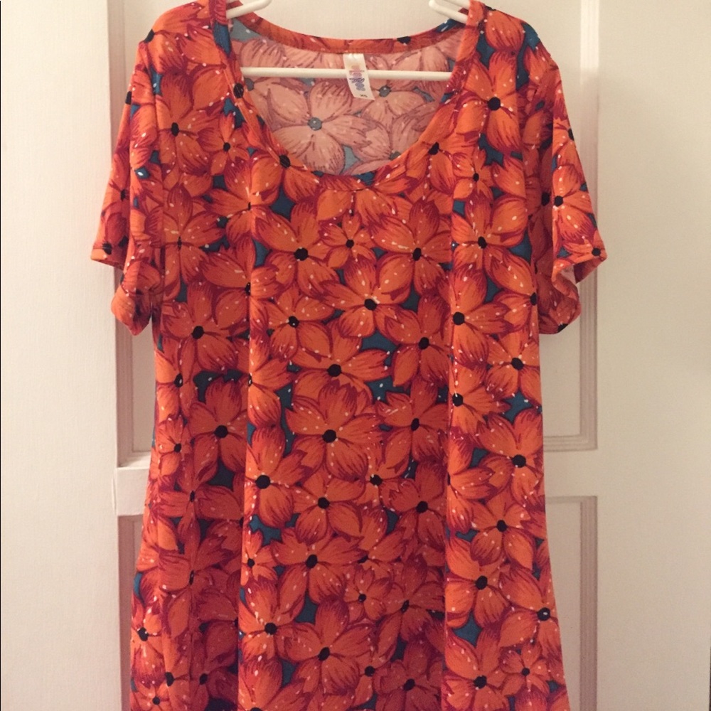 LuLaRoe Xs Classic Tee