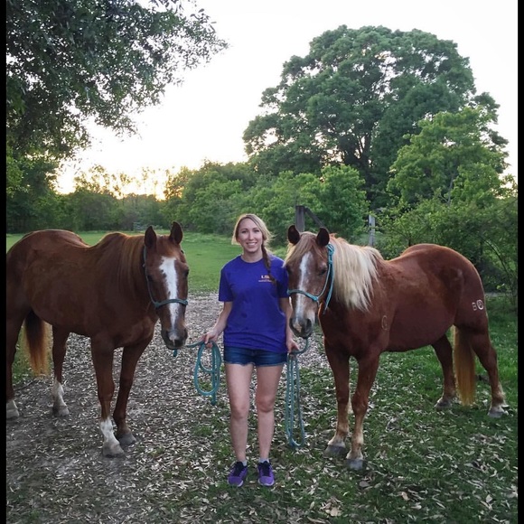 Meet your Posher! - Picture 2 of 4