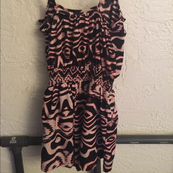 Super Cute Dress/ Shorts with POCKETS!! Worn once - Picture 3 of 4