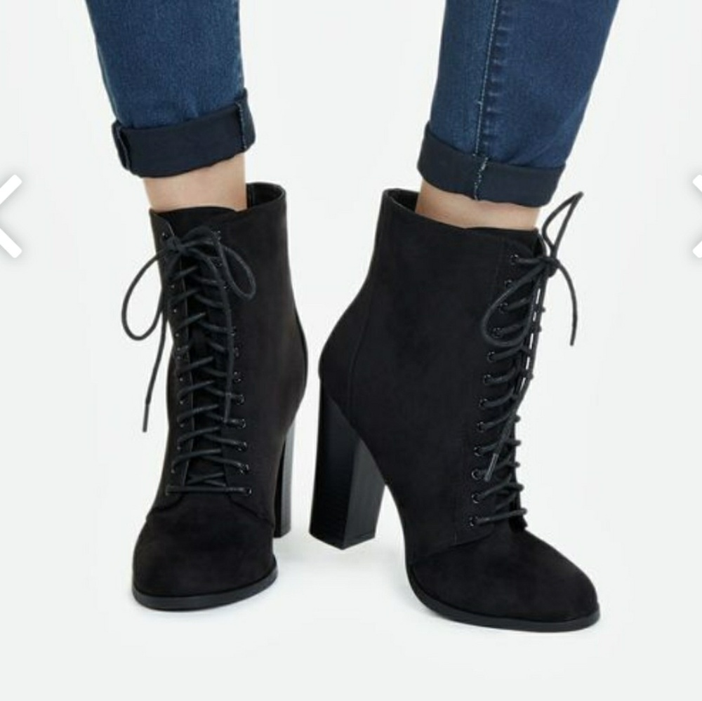 Lace up booties - Black