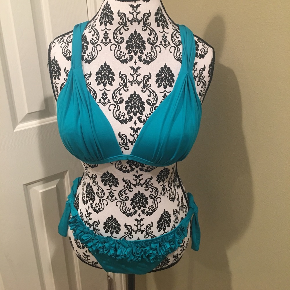 Kenneth Cole NY Ruffle Detail Bikini size L NWT