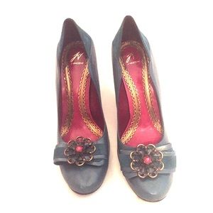 Green suede and leather sole J Vincent shoes. Used