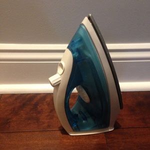 Wireless Cordless Clothing Iron and charging dock