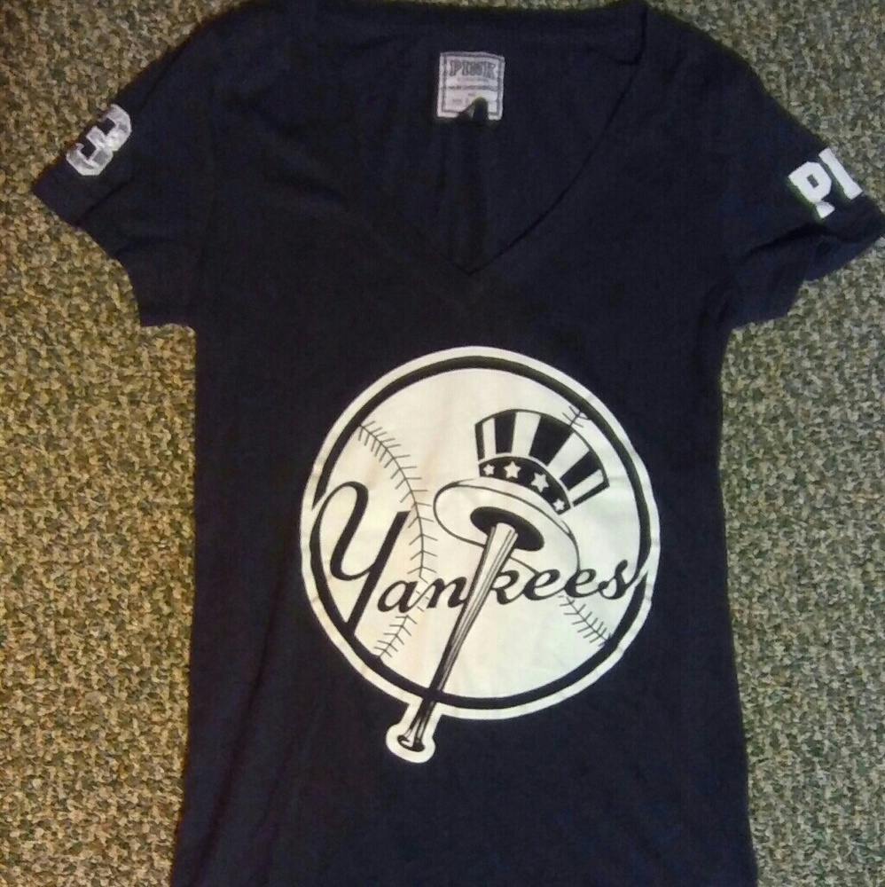 VS PINK Yankees T-shirt