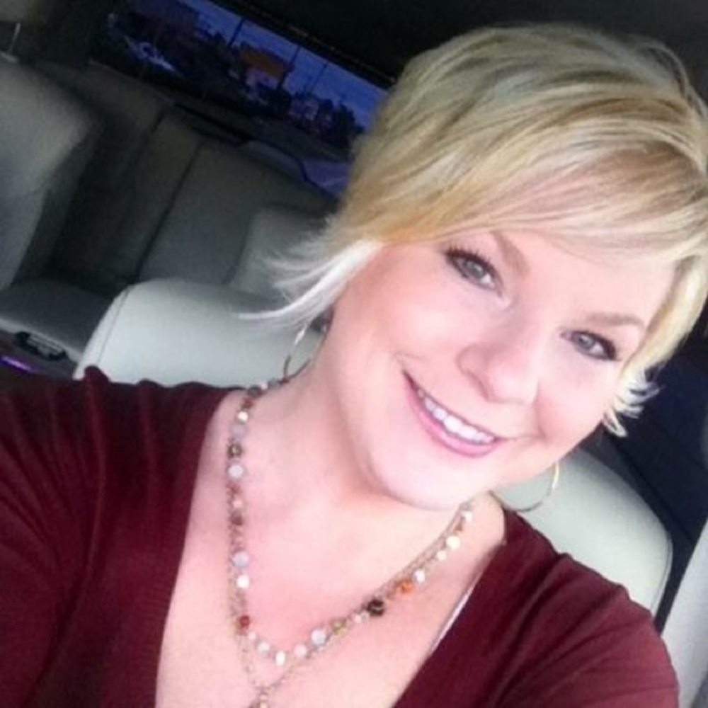 Meet your Posher/Animal Rescuer, Laura!