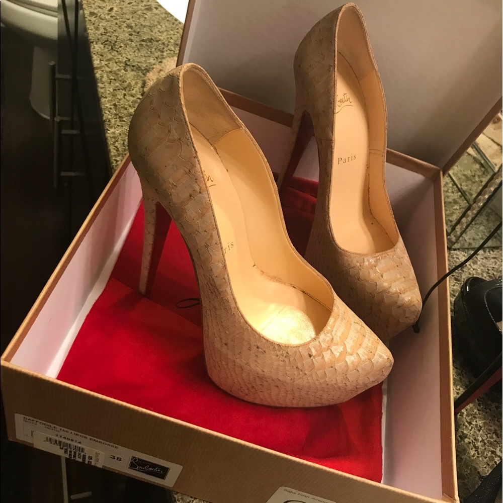 Christian Loubtains size 38