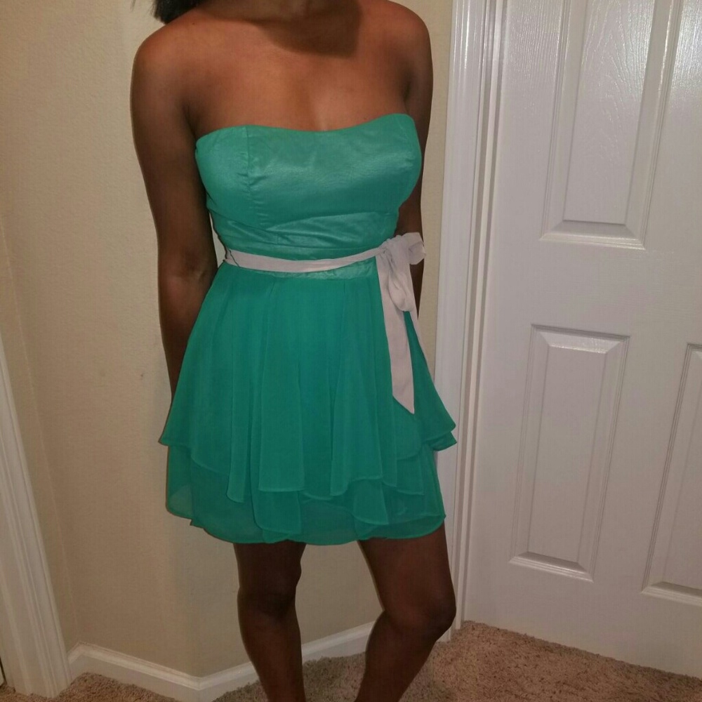 Dress - Picture 7 of 8