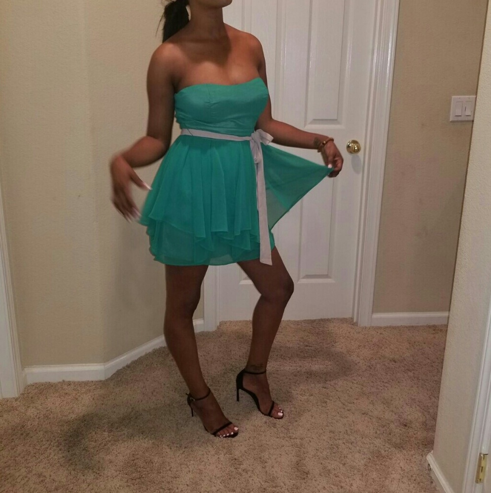 Dress - Picture 8 of 8