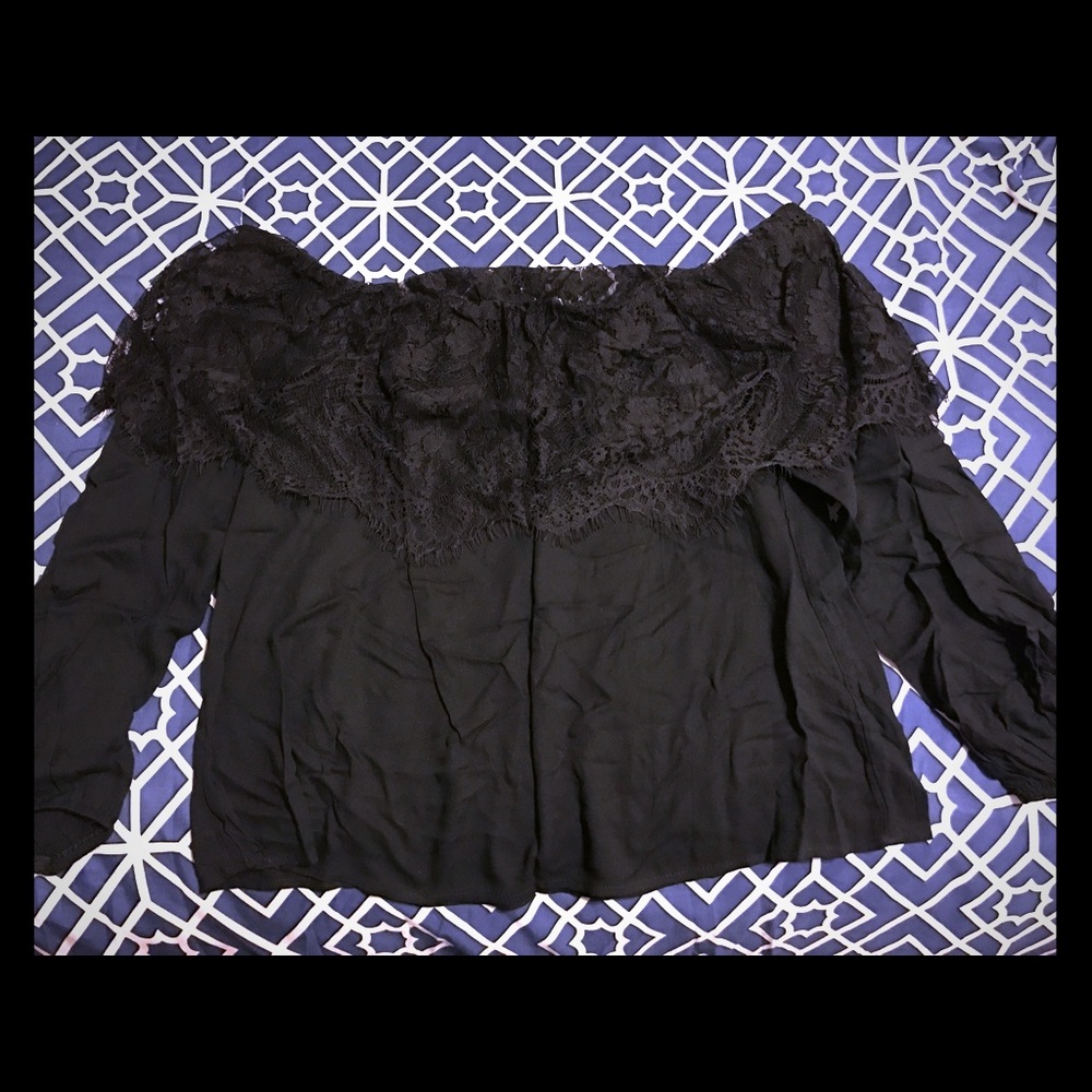 Cute off shoulder top!:)