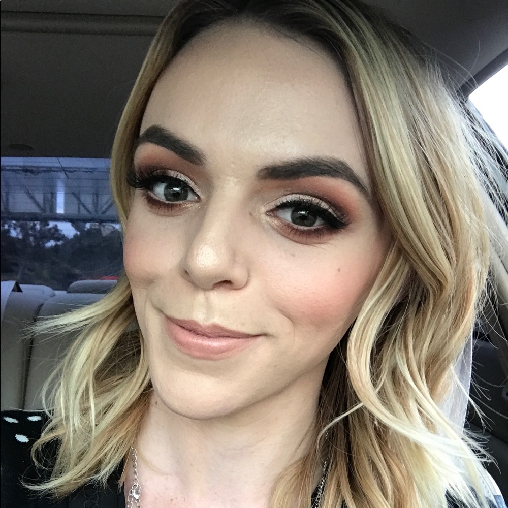 Meet your Posher, Hayley