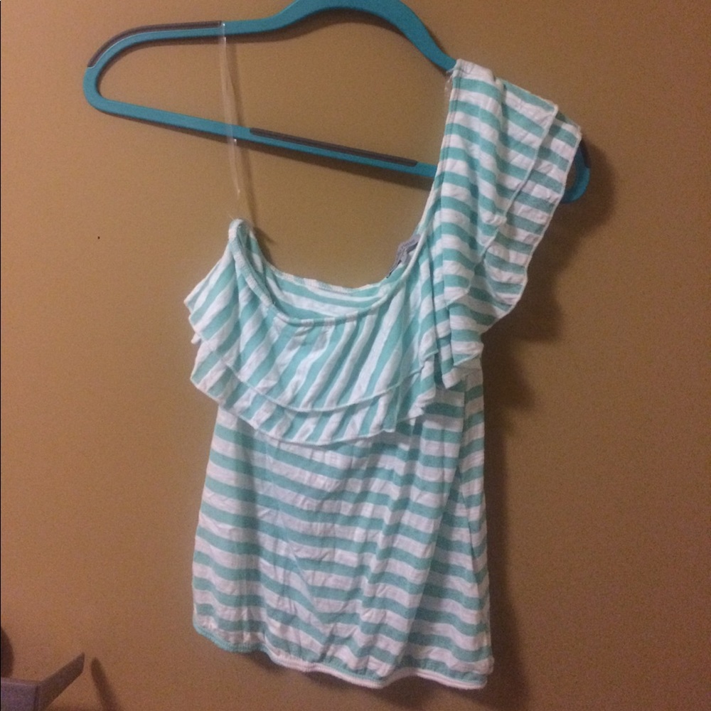 One shoulder top