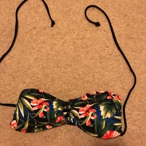 Hollister island style bikini top!🌺