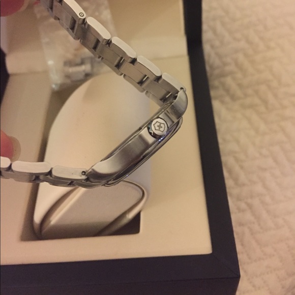 Victorinox Watch - Picture 4 of 5