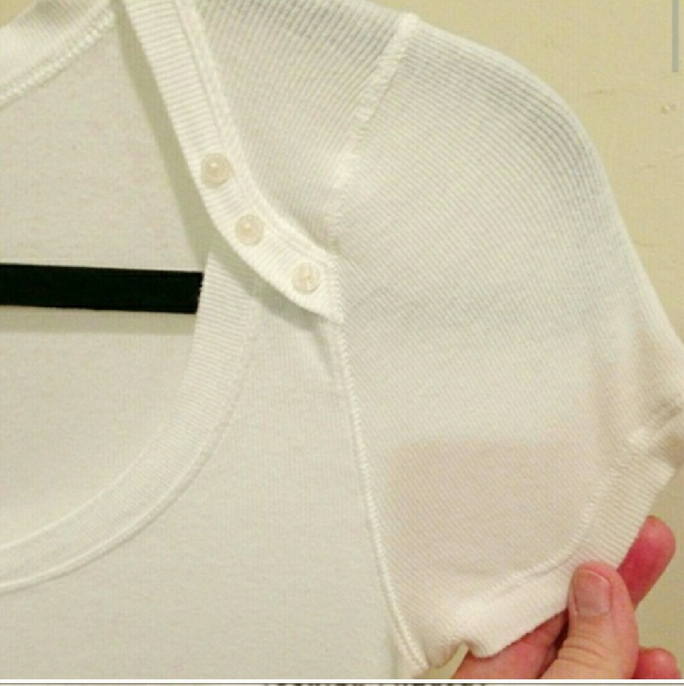 Hollister white tee with buttons at sleeves - Picture 2 of 4