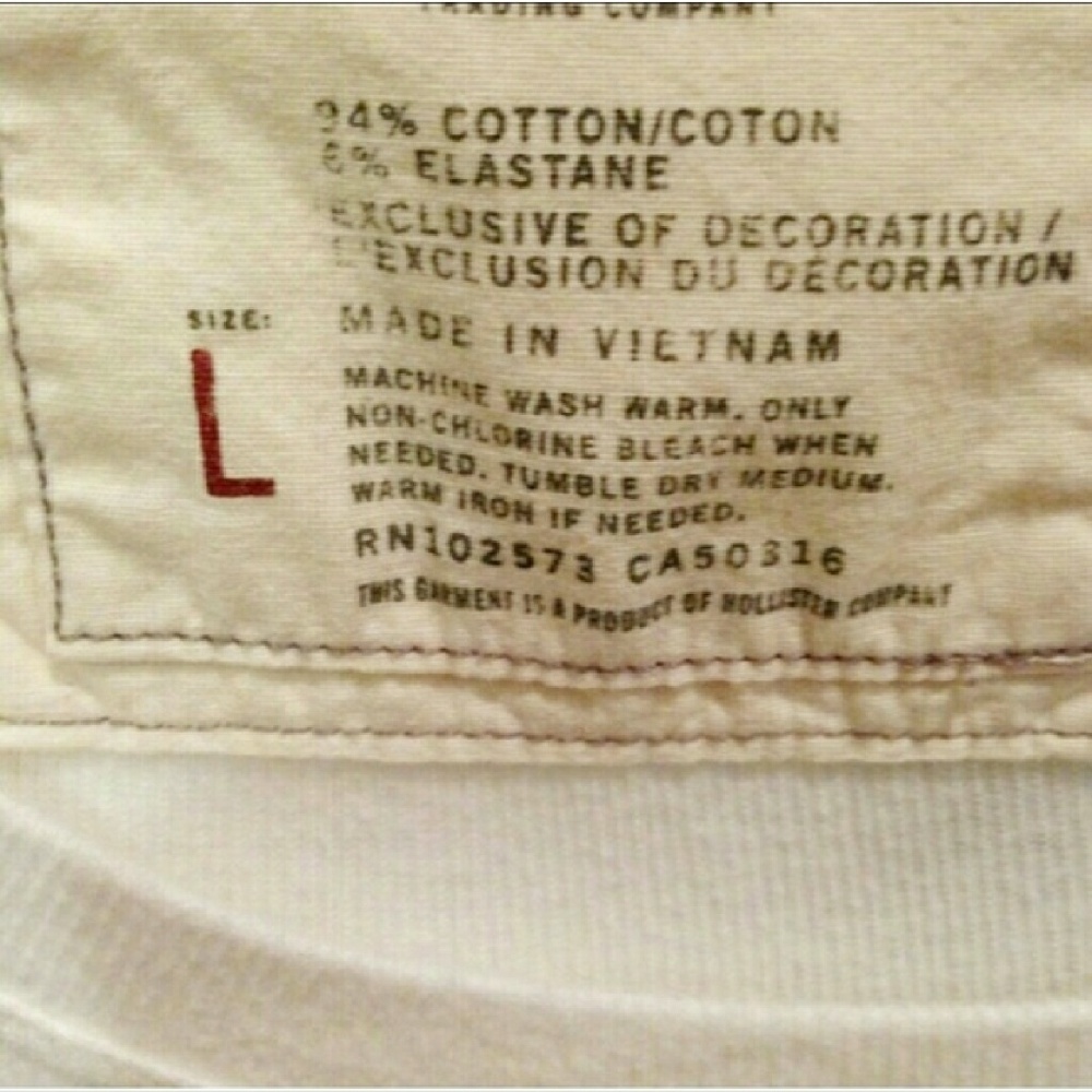 Hollister white tee with buttons at sleeves - Picture 3 of 4