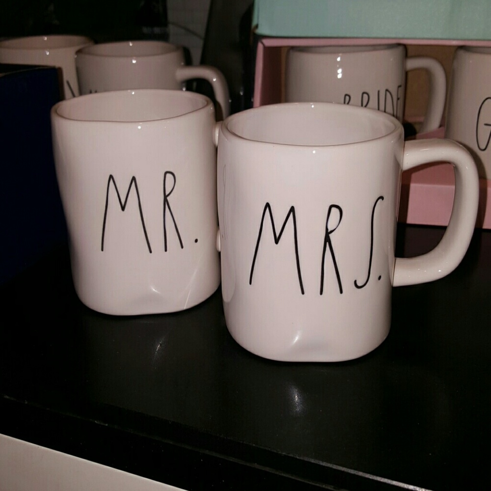 RAE DUNN MUG SET