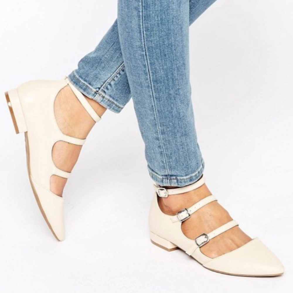BNWT US 7 New Look Multi strap Nude buckle flat