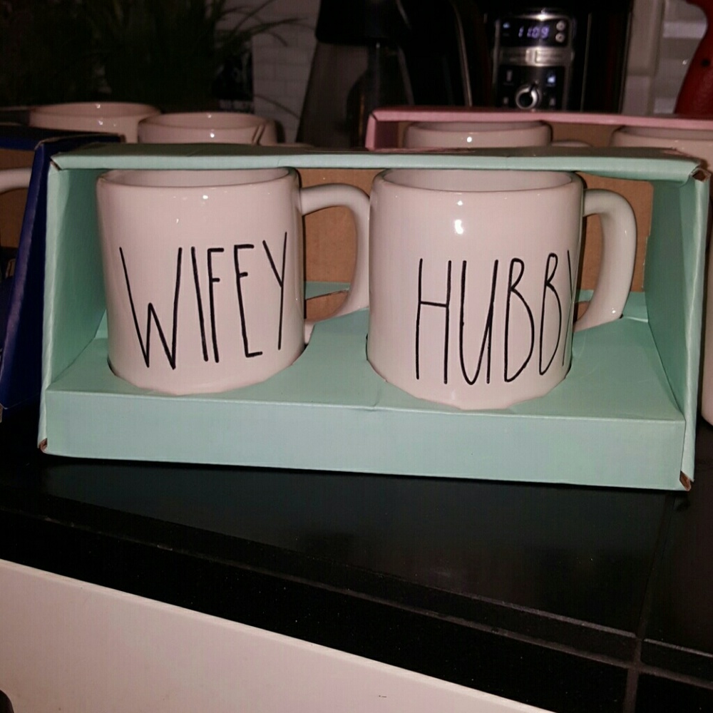 RAE DUNN WIFEY & HUBBY MUG SET