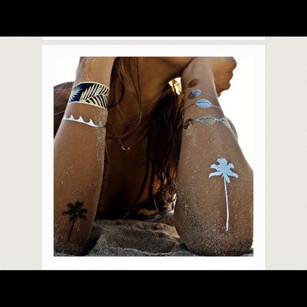 Goldfish Kiss Flash Tattoos
