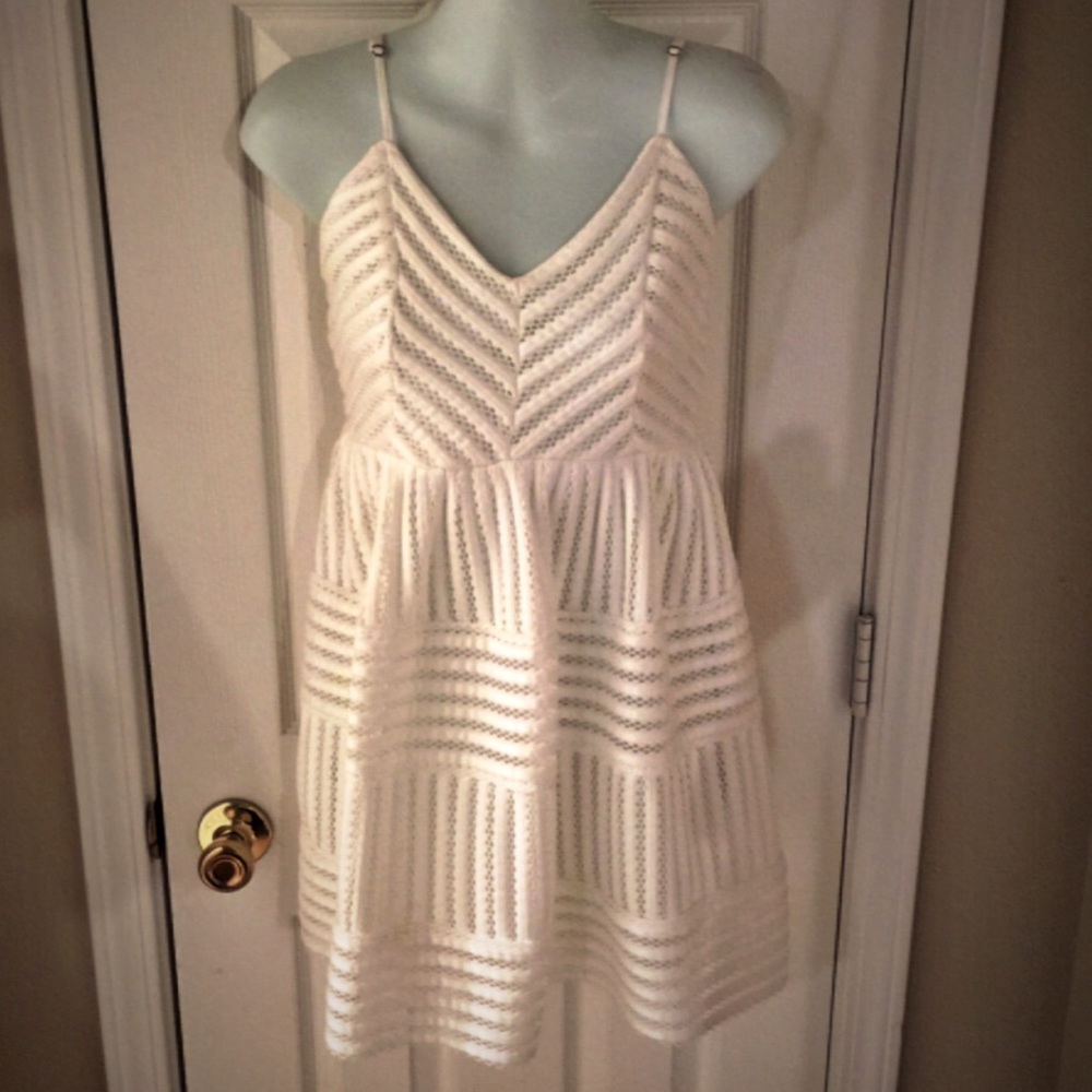 🌎⚡️NWOT Lovely Eyelet Tank