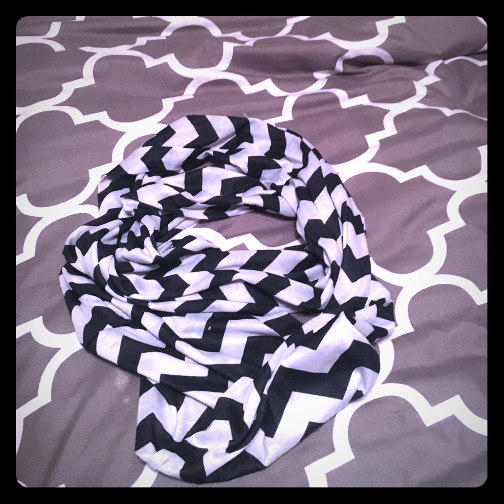 Black and white chevron infinity scarf