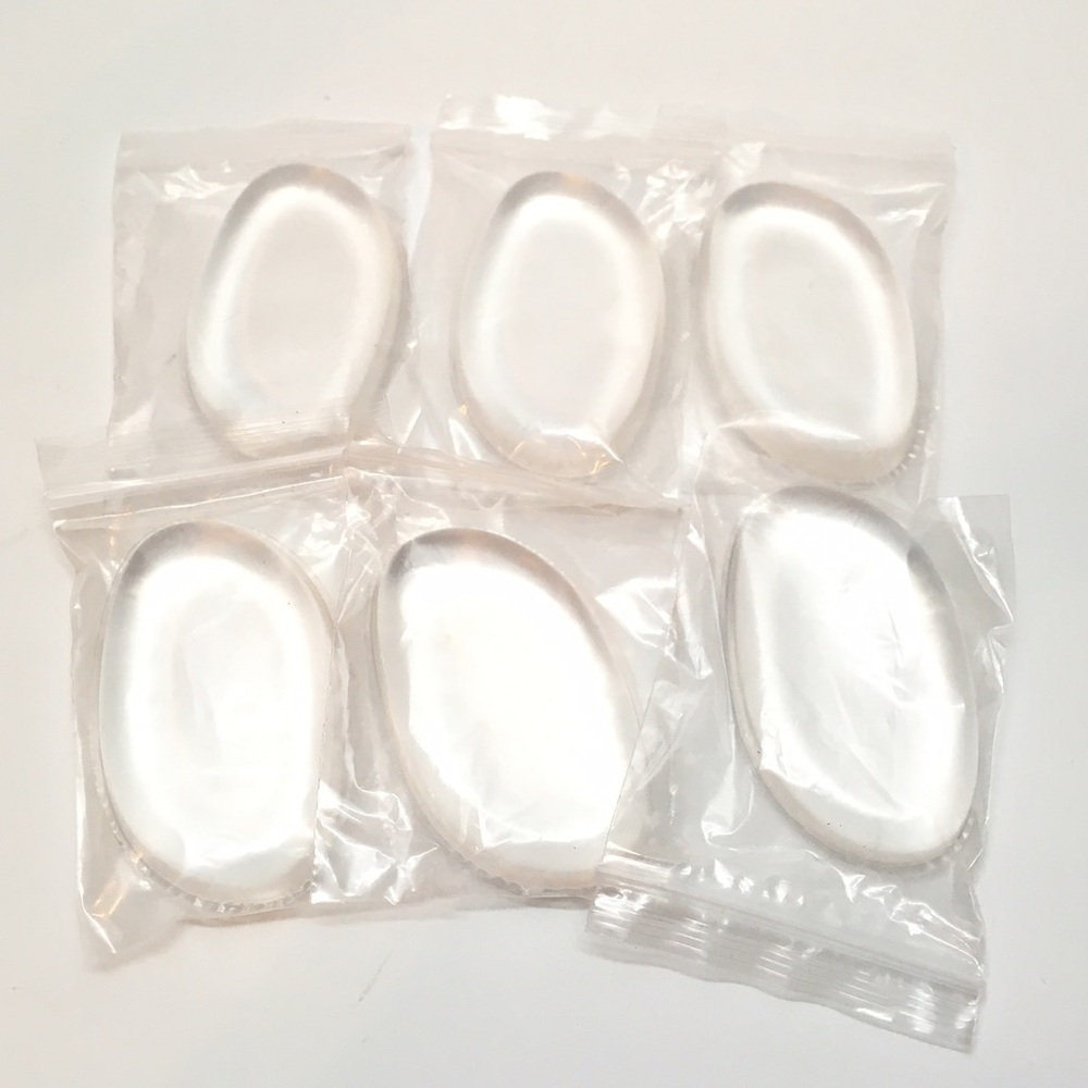 Silicone makeup applicators
