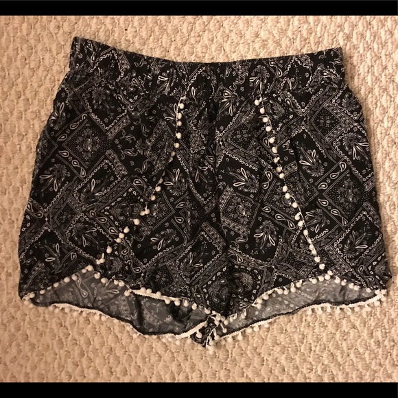 Casual patterned H&M shorts - Picture 2 of 3