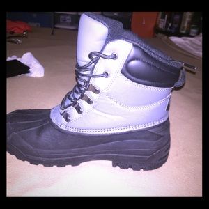 100% authentic Fila duck boots new