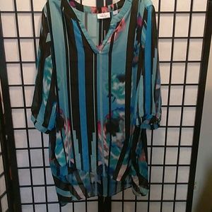 Beautiful Avenue Floral Tunic 18/20 Bundle it!!