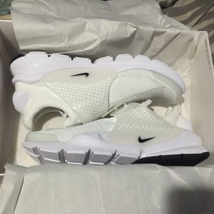 Nike Sockdart