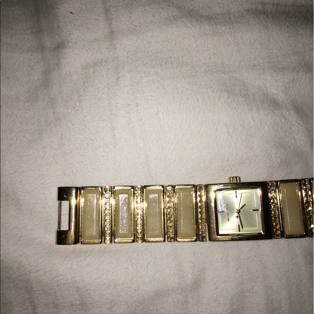 Watch - image 2
