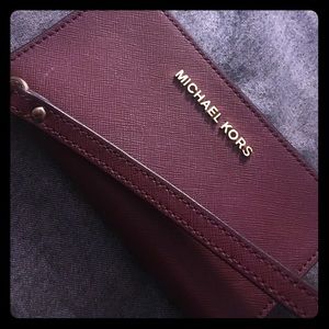Micheal kors phone clutch wallet