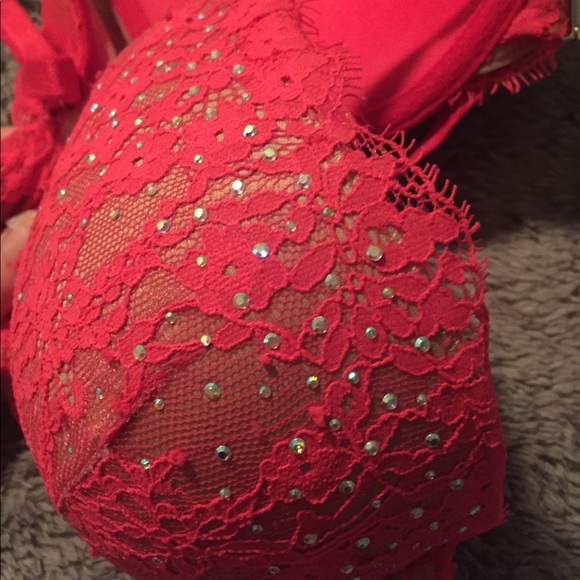 Sparkly Push-up Victoria's Secret Bra - Picture 3 of 4