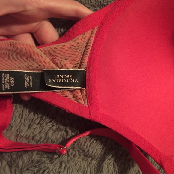 Sparkly Push-up Victoria's Secret Bra - Picture 4 of 4