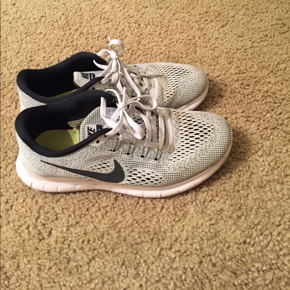 Authentic Nike shoes - Picture 3 of 3