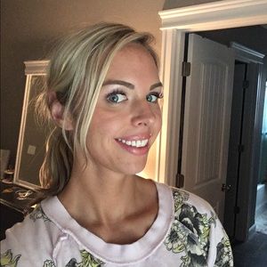 Meet your Posher, Adrienne