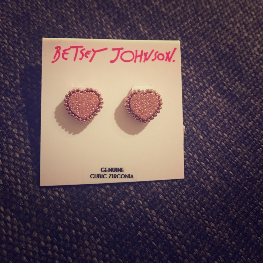 ⚡️SALE NWT Betsey Johnson rose gold heart earrings