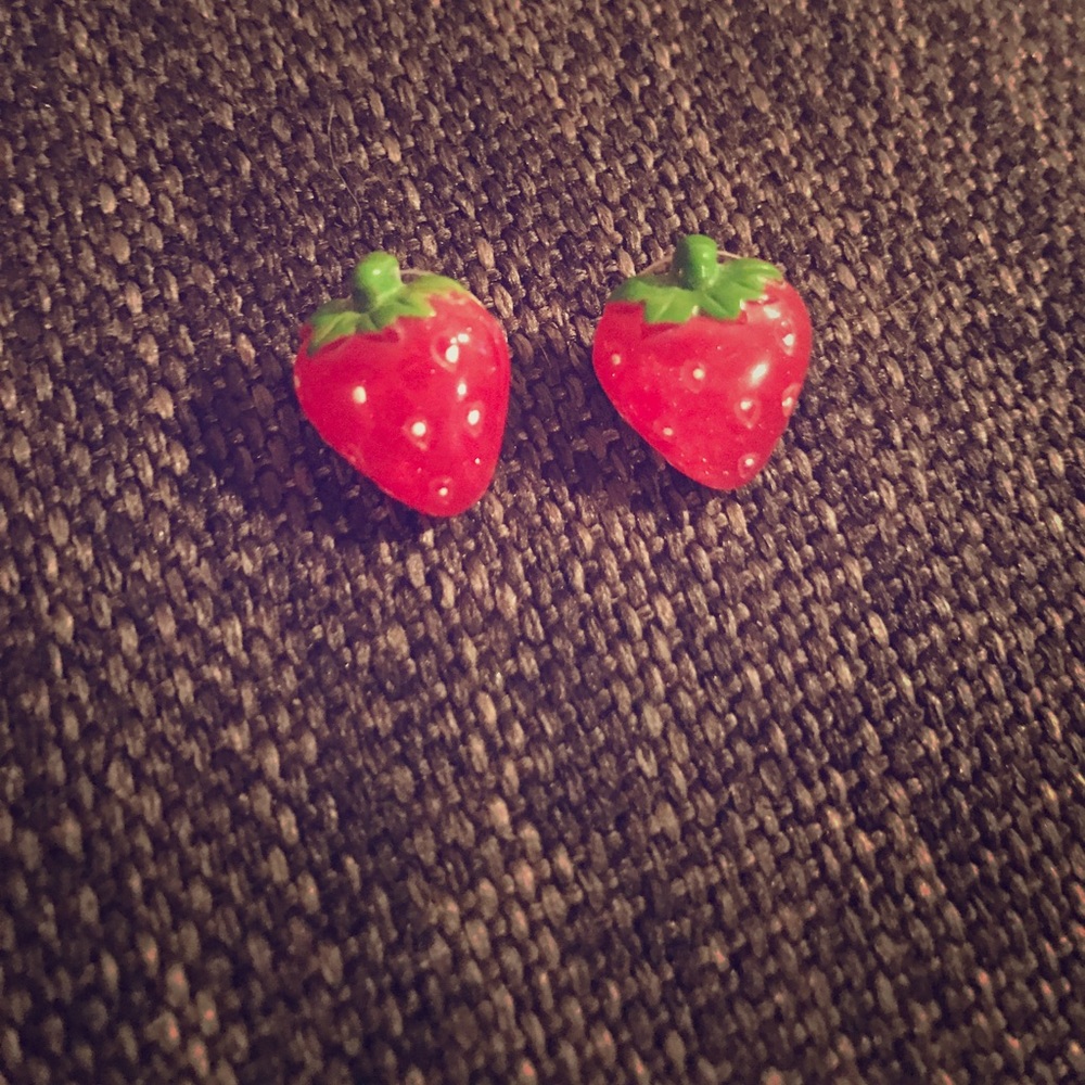 ⚡️SALE Strawberry earrings! ADORABLE!
