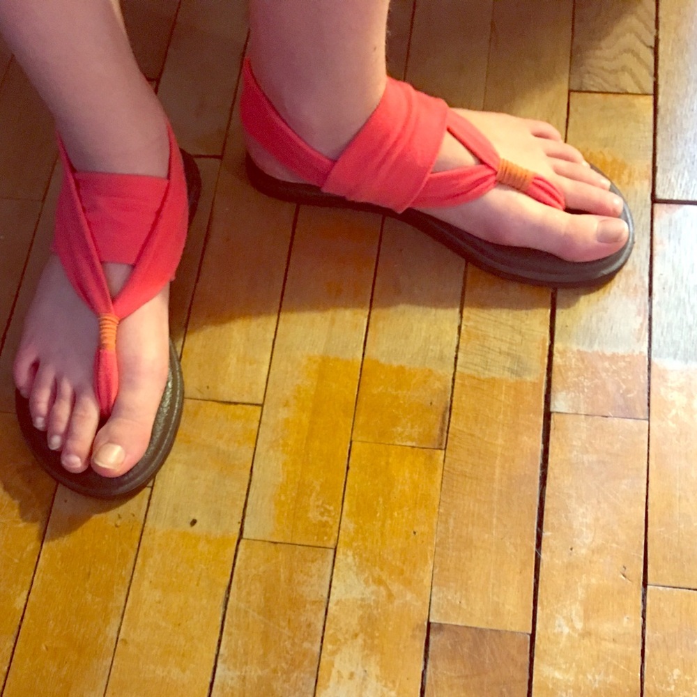 NWOT- Sanuk yoga mat sandals - size 8