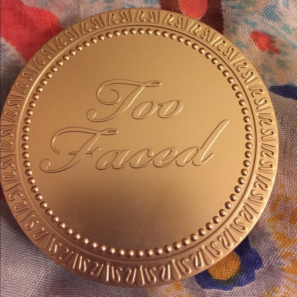 Too faced medium/deep matte bronzer