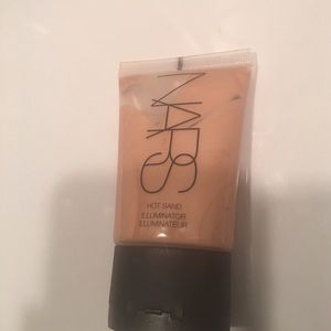 Nars Illuminator in Hot Sand