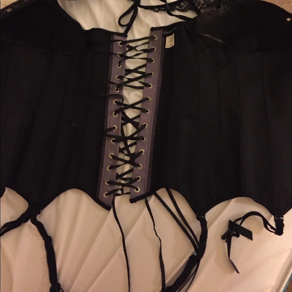 Corset - Picture 2 of 5