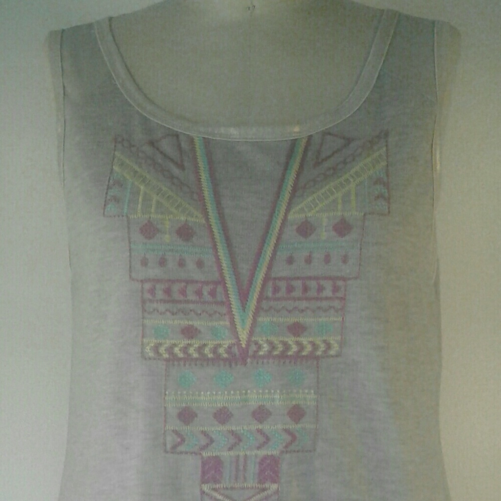 MQueenie Gray Embroidered Women's Tank Top (M)