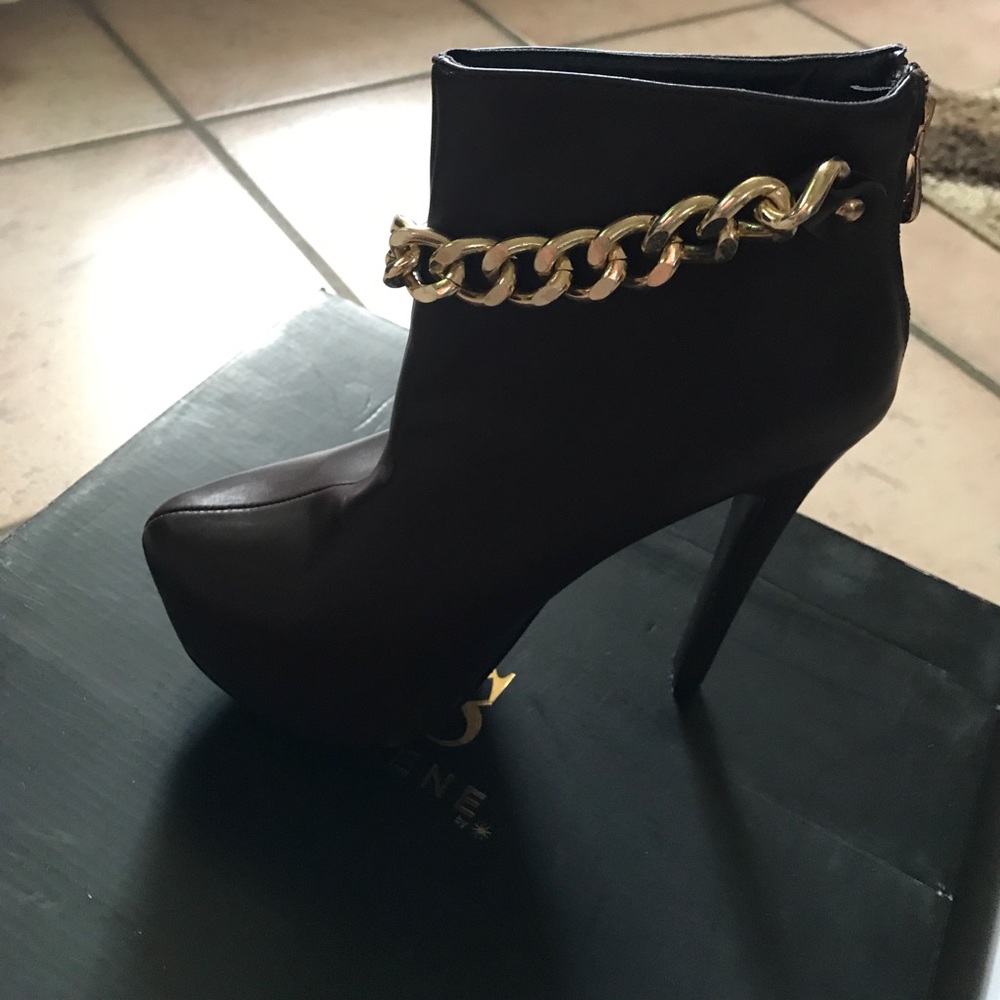 Brown booties,size 6 *Shoe Dazzle*