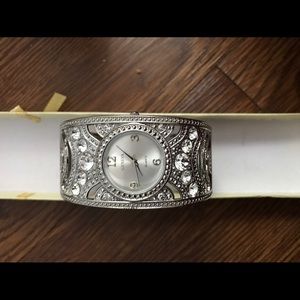 New Geneva watch ⌚️ like bangle 😊need battery😜