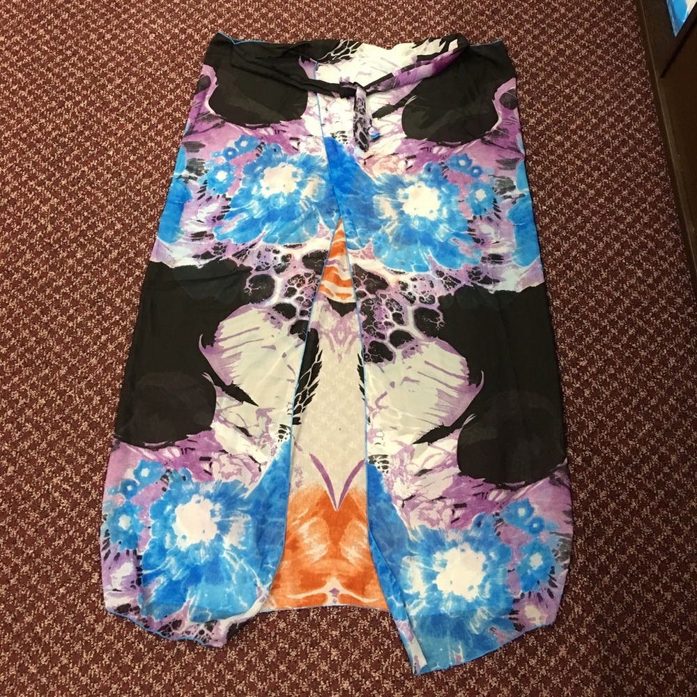 Soft Chiffon. Colorful and Vibrant OS Fits All. - Picture 5 of 7